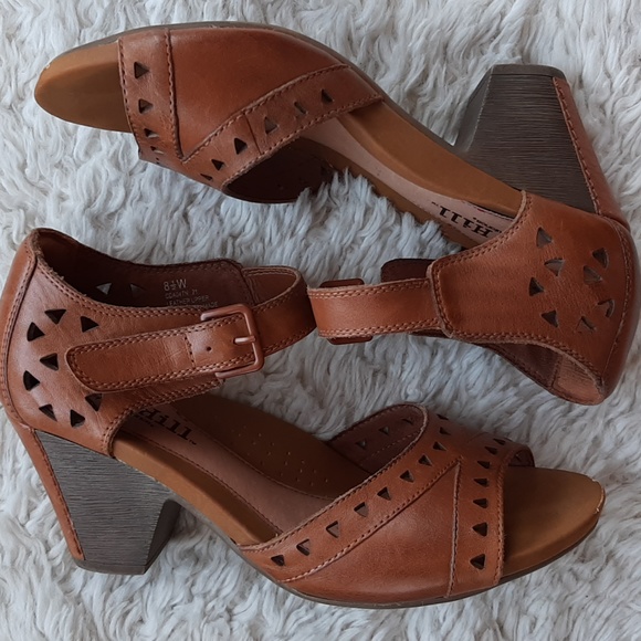 Cobb Hill by New Balance Cut-Out Sandal  8.5W - Picture 3 of 11